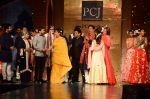 Jaya Bachchan, Anil Kapoor, Farhan Akhtar, Shabana Azmi, Shatrughan Sinha, Sonakshi Sinha at Manish Malhotra presents Mijwan-The Legacy in Grand Hyatt, Mumbai on 4th April 2015